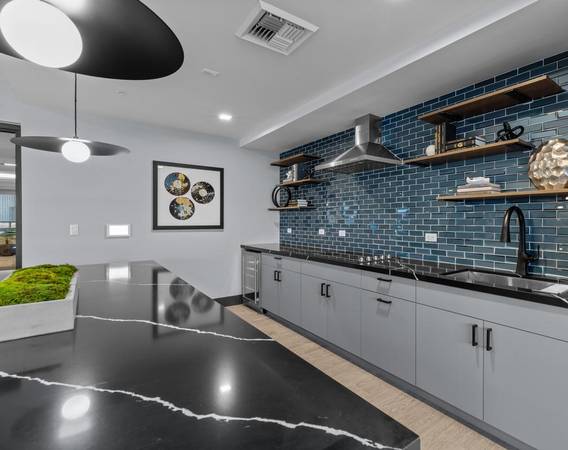 $2,120 / 1br - 531ft2 - Monthly Parking Available! Controlled Access Garage in Capitol Hill! (Capitol Hill)64031312640129124