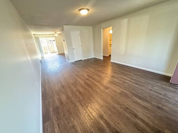$1,625 / 2br - Beautiful 2 Bd in Gladstone! Style & Elegance meet Quaint & Convenient (Gladstone)63842022953345121