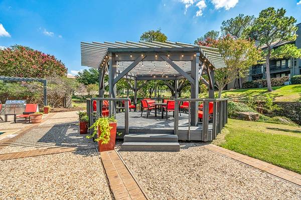 $1,351 / 1br - 808ft2 - Balcony or Patio, Business Center, Dishwasher (3701 N O'Connor Rd, Irving, TX)63796578508291120