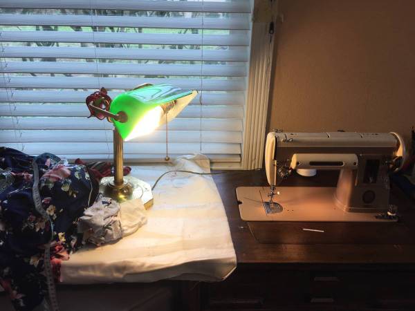 SINGER 301A SEWING MACHINE TABLE WOOD CABINET EXCELLENT CONDITION 1