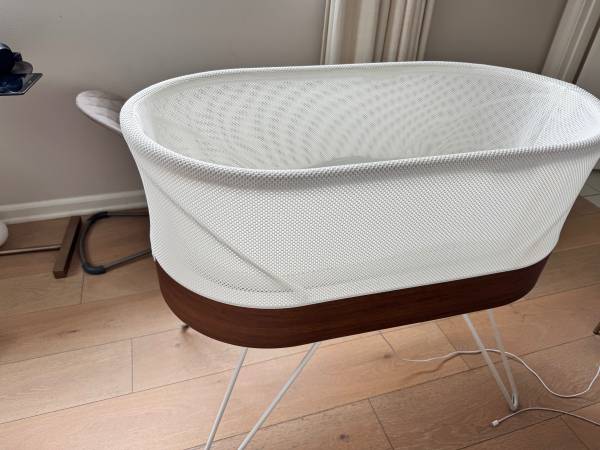 Barely used like new Snoo 1