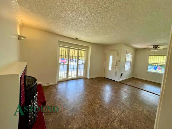 $3,300 / 3br - 1003ft2 - Quaint 3bed/1 bath house in the Arroyo Viejo neighborhood of Oakland (oakland east)63695859016321123