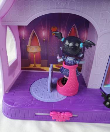 Vampirina scare online b&b playhouse