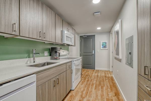 $1,200 / 1br - 457ft2 - Ascensor, Estacionamiento Fuera de la Calle, Estación para Parrilladas (928 NE 162nd Ave, Portland, OR)63867270296961120