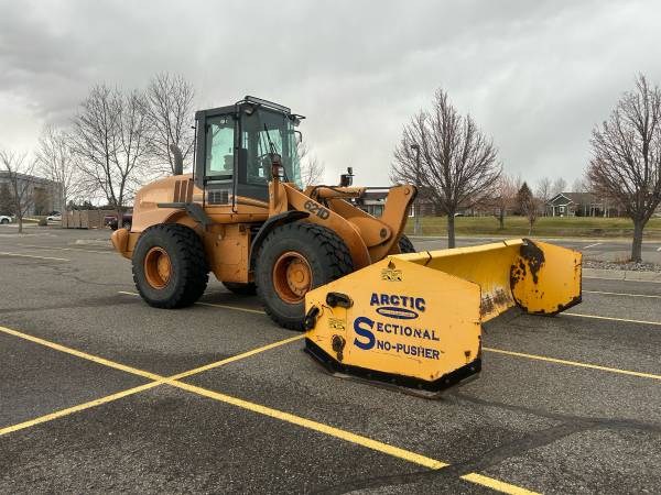 2004 Case 621 Loader w 14’ Arctic Plow 1