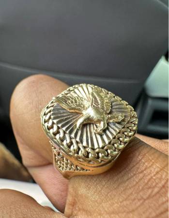 Solid gold ring 10k - $300 (Miami)63471286609155121