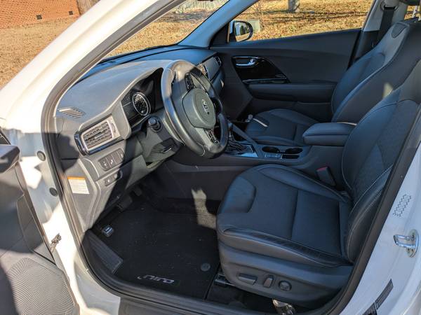 Low Mileage 43mpg 2017 KIA Niro Hybrid - $19,000 (Suffolk VA)63621706117251121