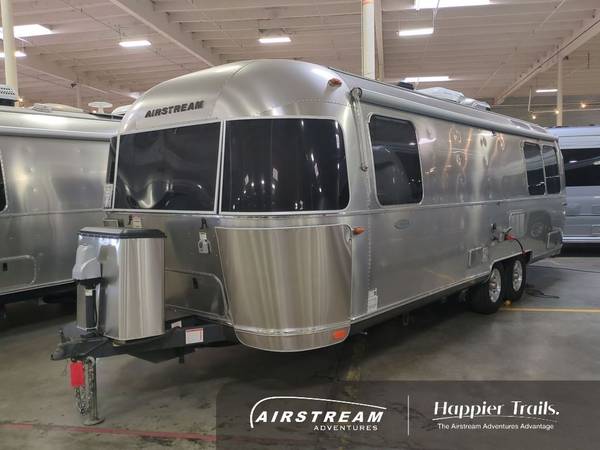 2016 Airstream Flying Cloud 27FB  Travel Trailer Trailer 1
