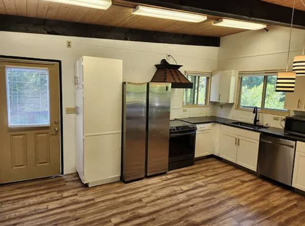 $2,399 / 2br - Riverfront, 2 Bed, 1.5 Bath, Secluded Property Down Private Road (Seaside)64038886278147121