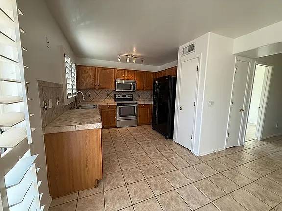$1,200 / 3br - 1500ft2 - #Beautifully upgraded house# (Casa Grande)63885348598915121