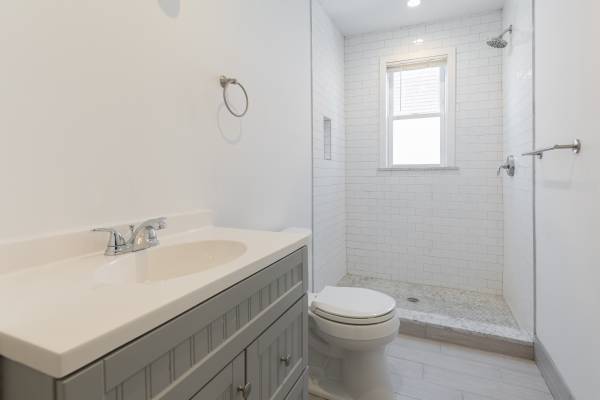 $1,050 / 3br - Renovated Apartment - Room Available (North Dorchester)63699507191299124