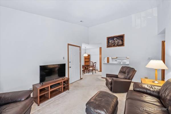 $1,350 / 1br - 696ft2 - Amazing, Cozy and move in ready condo (Lombard)64041645561473121