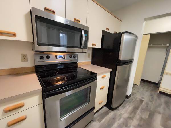 $1,613 / 1hab - 820ft2 - ¡Excelente ubicación! Hanover St cerca de Elm, al lado del Palace (30 Hanover St Manchester)63656294814593124
