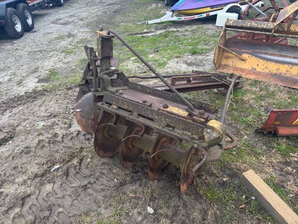 Taylor-way pull behind 8 disc!! - $450 (Loganville)63470457600769123
