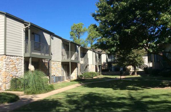 $975 / 1br - 668ft2 - Moore Schools, Swimming Pool, Leinbach 30 Day Move In Guarantee (SW Oklahoma City)63670503179139120