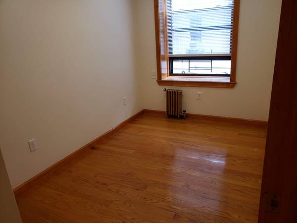 $2,500 / 1br - Large Renovated 1br/1ba in the <3 of Bay Ridge. Steps to Trains & Bus! (Bay Ridge)63854479491971122