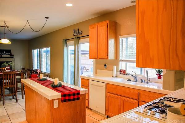 $700 / 1br - 3 Nice quiet rooms. Veteran and active duty Discounts available (Lancaster)63876482810625124
