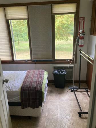 $550 / 1br - Small furnished room for single person (Hamil)63676363459459120