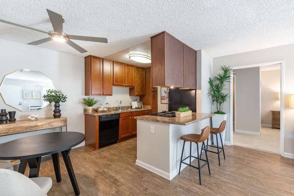 $2,673 / 2 habitaciones - 858 pies² - Pagos de alquiler en línea, Almacenamiento de bicicletas, Ventiladores de techo (13409 Midland Rd, Poway, CA)63663819666945124