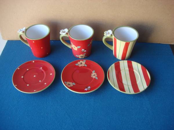 CRACKER BARREL OLD COUNTRY STORE MINI CUPS & SAUCERS 1
