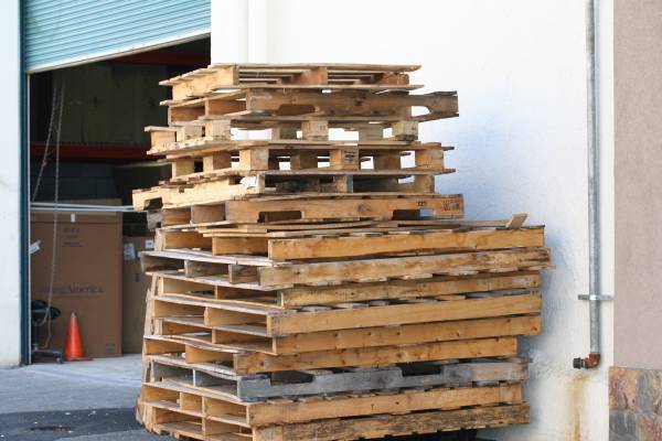 FREE WOOD PALLETS & LARGE CARDBOARD MOVING BOXES 1