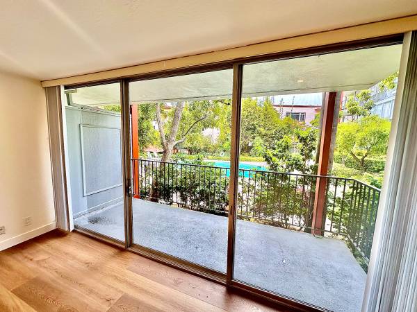 $3,950 / 2br - REMODELED 2 bedrooms POOLSIDE....IN-UNIT WASHER/DRYER HARDWOOD FLOORS! (san mateo)63658096043265124