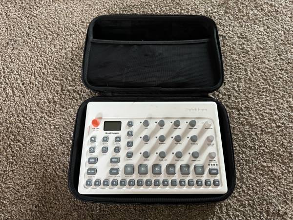 Elektron Model:Samples 6-Track Sample Based Groovebox 1