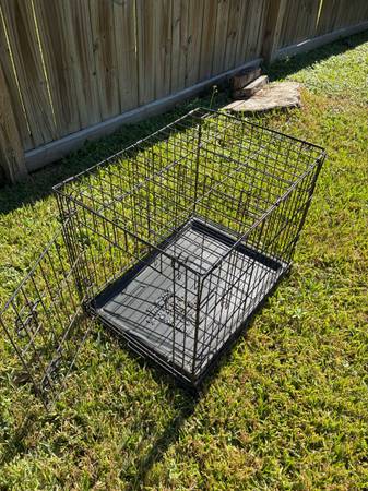 MEDIUM PET CRATE/ KENNEL 1