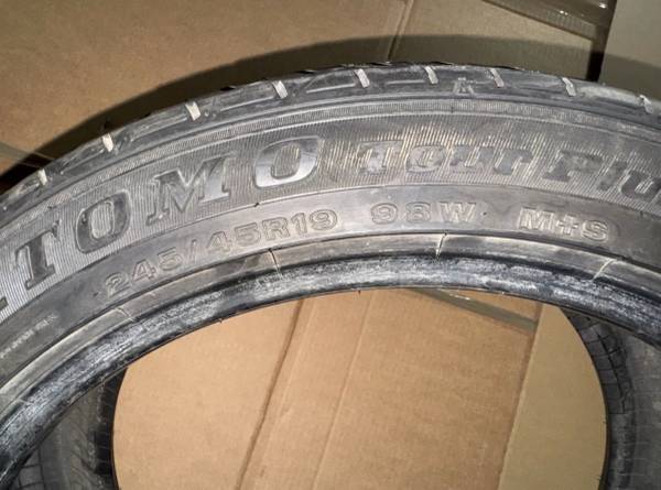 245/45R19 Sumitomo Tour Plus LSW A/S 98W Used Tire (7/32nd) main image 1