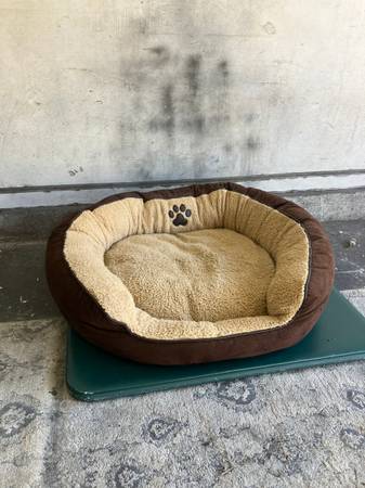 Medium Dog Bed (1-28) 1