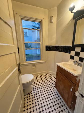 $2,000 / 4br - 1500ft2 - Duplex house , vacant ( sec-8 welcome ) (Manchester)63989074017410123