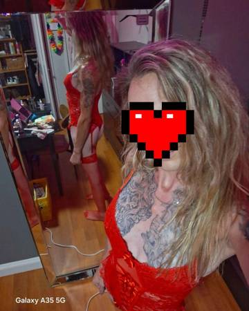 Professional knob polisher (trans girl) 1