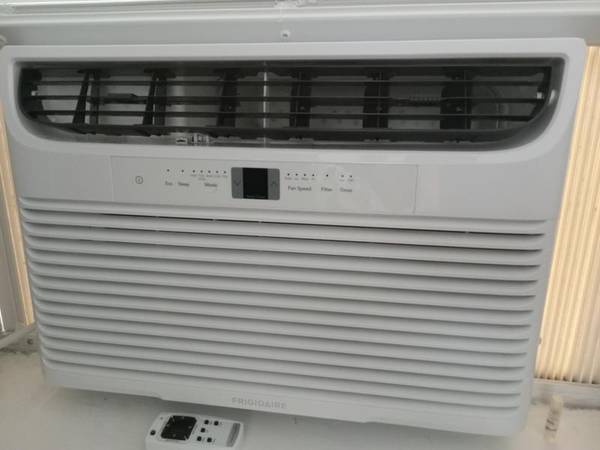 Frigidaire Window AC / Air Conditioner (8,000btu) 1