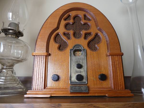 Vintage Inspired Norman Rockwell Collector's Edition Radio 1