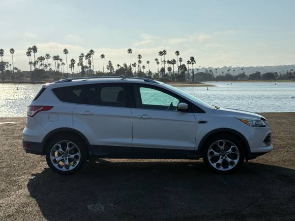 2013 Ford Escape • SUV deportivo Titanium 4D - $4,995 (San Diego)63440929832451124