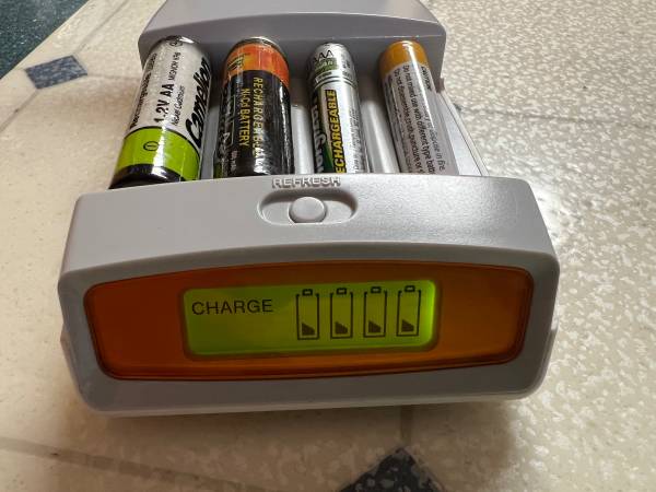 SONY CycleEnergy BCG-34HRMF AA and AAA Ni-MH Battery Charger 1