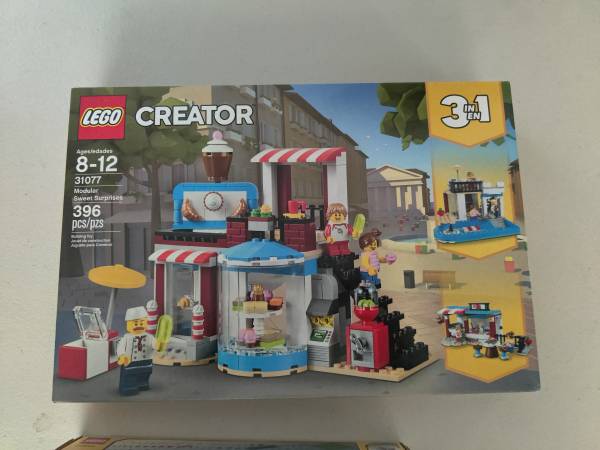 LEGO Creator 3 in 1 Modular Sweet Surprises 31077 1
