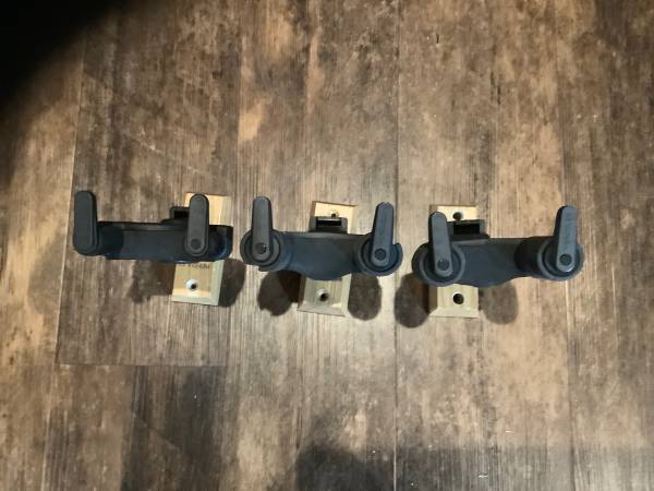 Guitars Hangers 1
