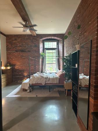 $1,525 / 1014ft2 - Canal St Mill- Enormous Studio - Off St Parking (SOMERSWORTH)63931786834690120