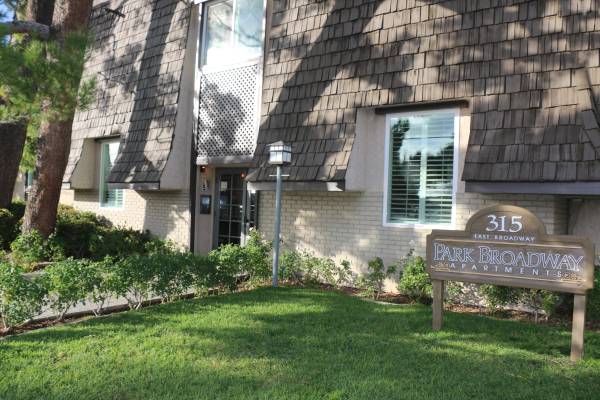 Spacious 2BD/2BA Apartment! 1