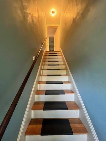 $2,200 / 2br - Second Floor Two Bedroom on Elm St. Northampton (Elm Street Northampton Ma)64016883431042121