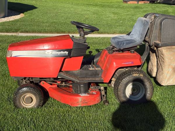 Simplicity Broadmoor Lawn Tractor with turbo bagger 1