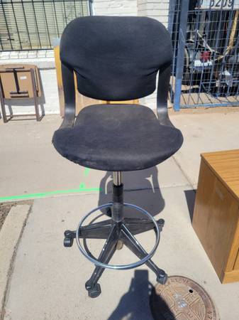 SILLA ALTA CON RODILLOS 1