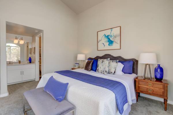 $2,719 / 2br - 1049ft2 - Spacious 2 BR 2.5B Townhome–Modernly Updated ,Bright, &Great Location! (18005 W. Anne's Circle, Los Angeles, CA)63701204456323124
