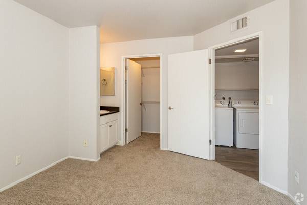 $2,275 / 2br - 882ft2 - The living is easy ANYTIME & the deals are great NOW. (Davis)63900567350530124