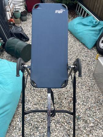 Teeter Hangs Up Inversion Table, comfortable headrest, easy inverting 1