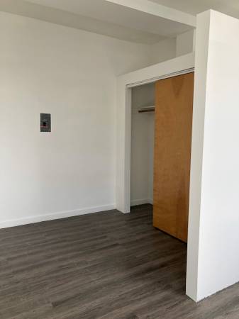 $1,475 / 350ft2 - unique studio on Ballard Ave Lots of natural light! (Ballard)63874305806595124