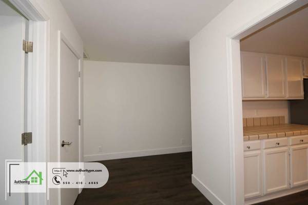 $2,365 / 3br - 1750ft2 - 1879 Tiburon Dr. Fresh Paint, Washer Dryer Hook Ups. (Redding)63175280791809123