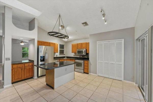 $539,999 / 3br - 1712ft2 - 3 Beds 2 Baths House (Wellington)63825130301953124