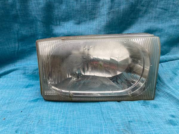 99-04 Ford Super Duty Passenger Right Side Headlight OEM 1